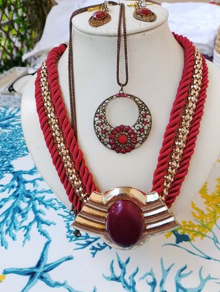 Collana e orecchini rossi e oro