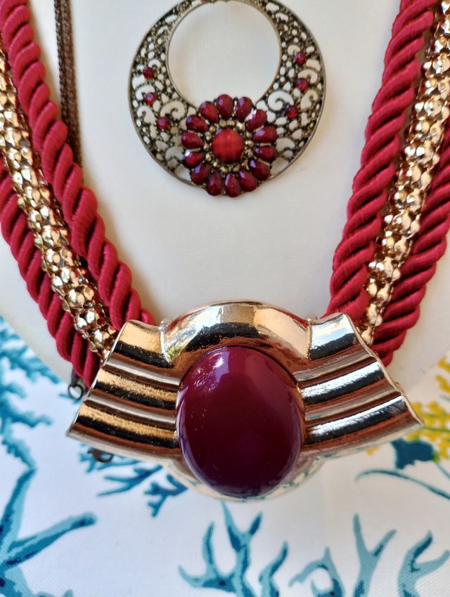 Collana e orecchini rossi e oro