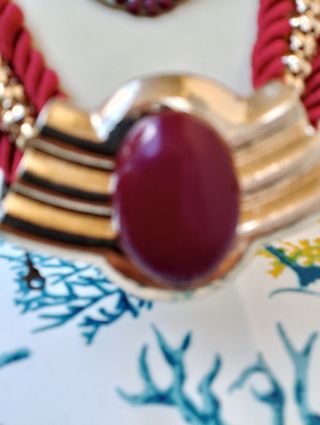Collana e orecchini rossi e oro