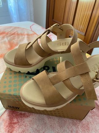 Sandalias MUSTANG beige - tacón