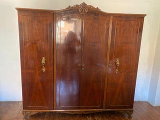 Armario antiguo de madera