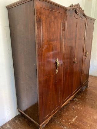 Armario antiguo de madera