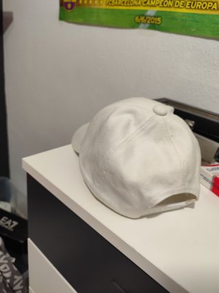 Gorra Emporio Armani EA7 blanca