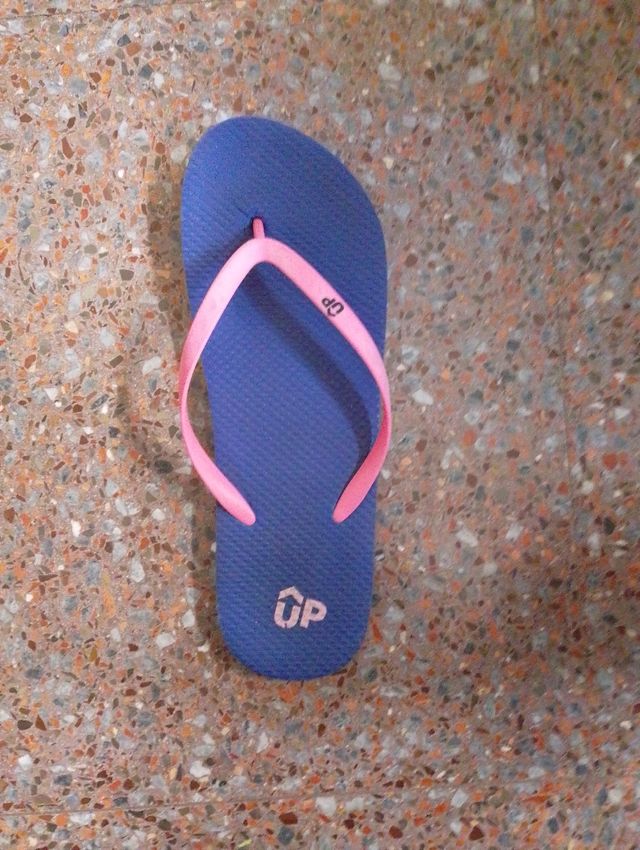 Chanclas ÛP azules y rosas de verano piscina playa