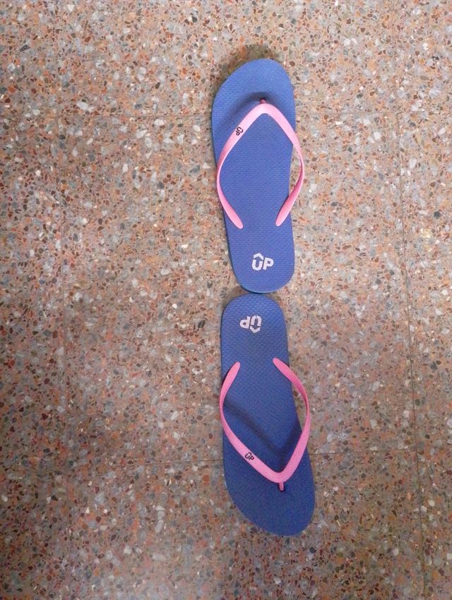 Chanclas ÛP azules y rosas de verano piscina playa