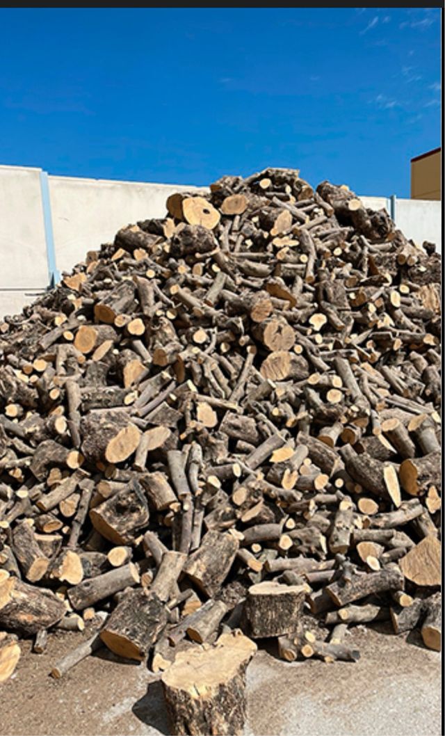 Leña para chimenea o barbacoa