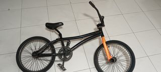Bicicleta BMX negra
