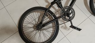 Bicicleta BMX negra