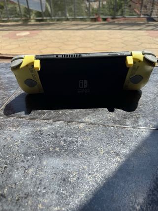 Nintendo Switch OLED + Split Pad Compact