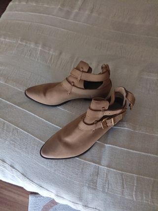 Botines Pull & Bear beige, talla 39