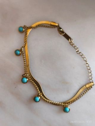 Pulsera dorada con turquesa