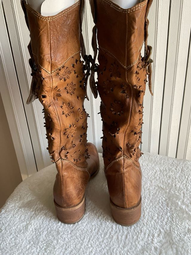 Stivali cuoio marroni traforati