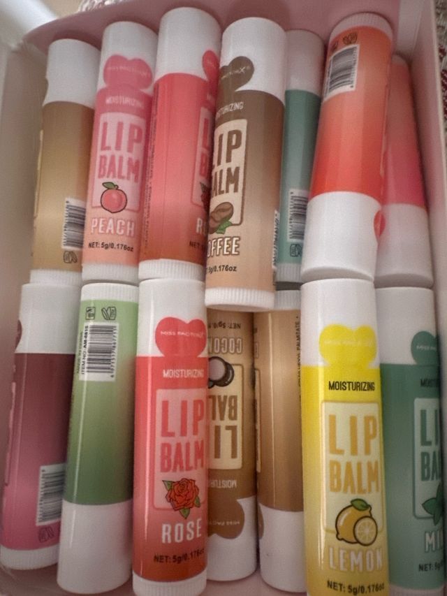 12 Labelli labbra multi-colore  2.50 cadauno