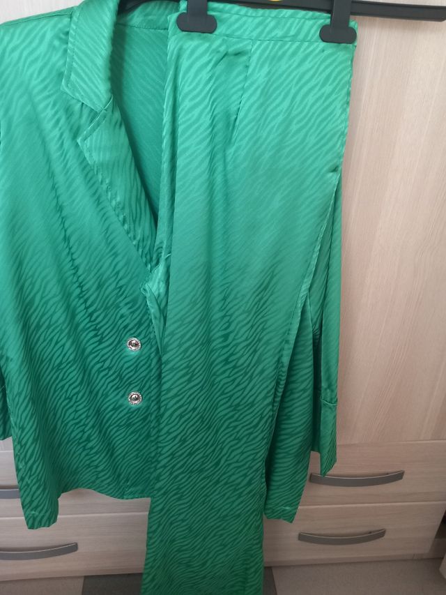 Traje verde