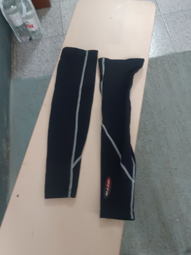 Tres Maillot ciclismo más mangas y mayas largas