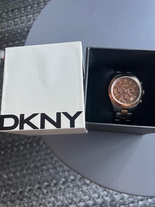 Reloj DKNY bronceado y plateado