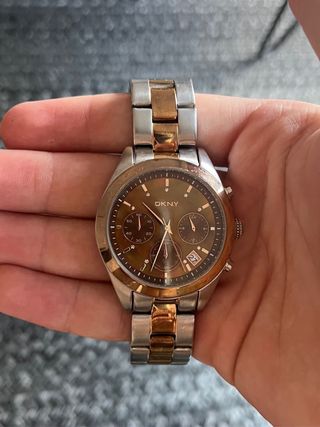 Reloj DKNY bronceado y plateado