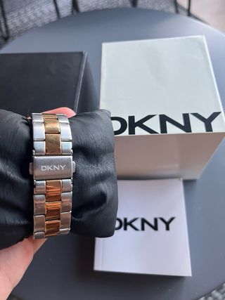 Reloj DKNY bronceado y plateado