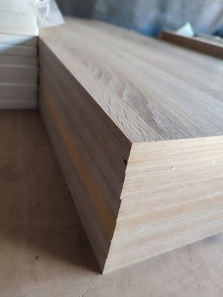 Madera nueva de restos de muebles.