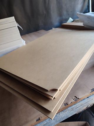 Madera nueva de restos de muebles.