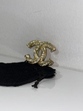 Broche CHANEL Doble C Dorado