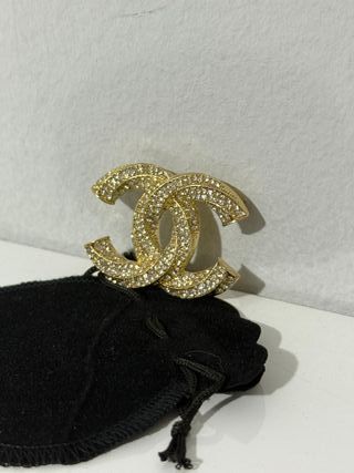 Broche CHANEL Doble C Dorado
