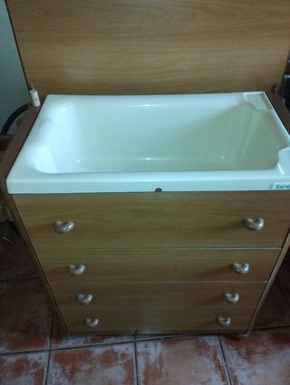  Bañera, Cómoda y cambiador  bebé . Brevi