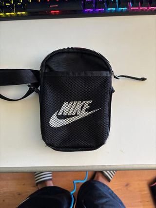 Riñonera Nike negra - NUEVA