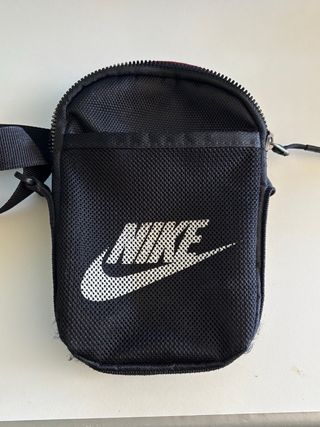 Riñonera Nike negra - NUEVA