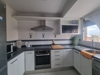 Habitación amueblada en piso compartido