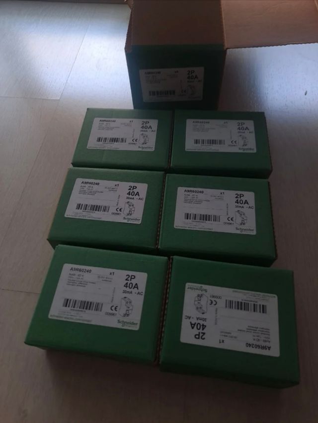 6x Diferenciales Schneider A9R60240 40A