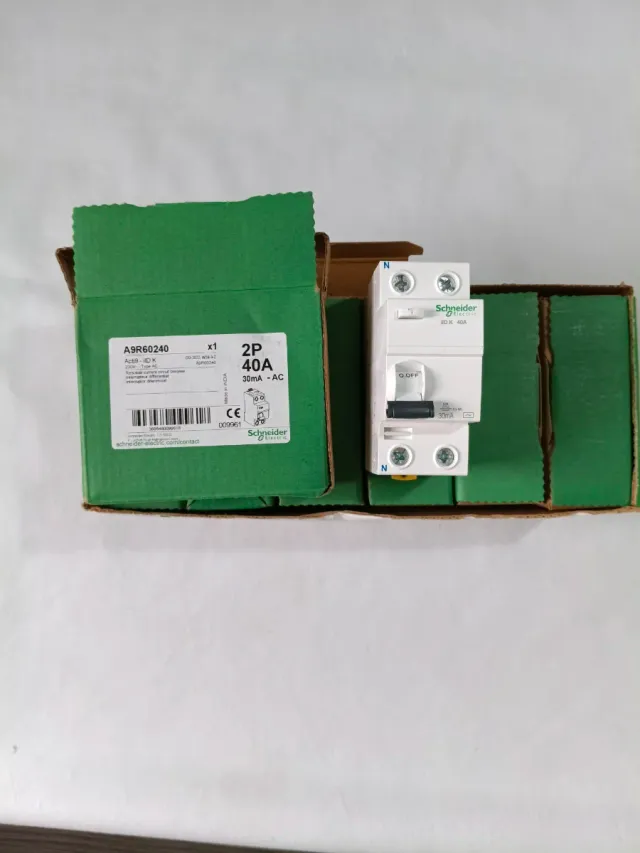 6x Diferenciales Schneider A9R60240 40A