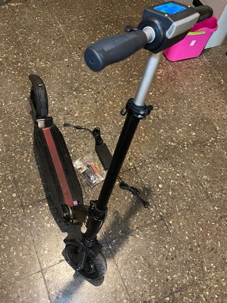Patinete eléctrico: reparar o piezas