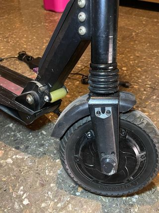 Patinete eléctrico: reparar o piezas