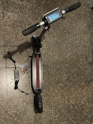 Patinete eléctrico: reparar o piezas
