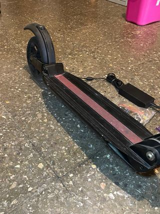 Patinete eléctrico: reparar o piezas