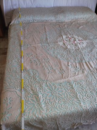 Copriletto uncinetto raso beige-verde acqua