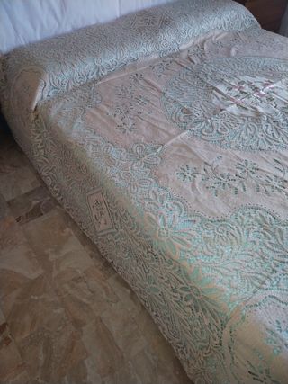 Copriletto uncinetto raso beige-verde acqua