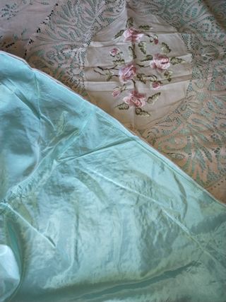 Copriletto uncinetto raso beige-verde acqua