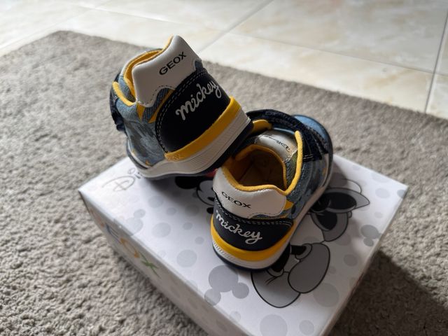 Zapatillas Geox Disney Bebé totalmente nuevas