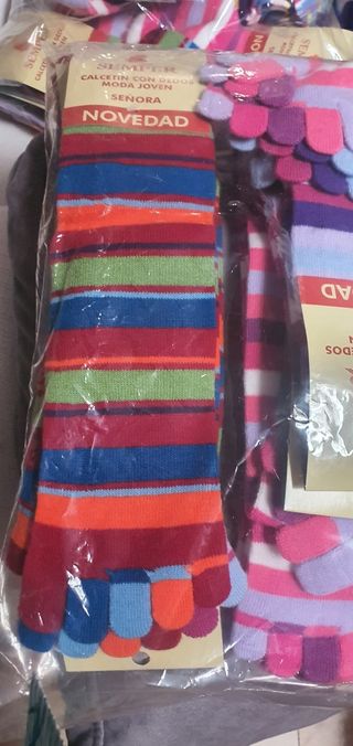 Calcetines SEMPER con dedos - multicolor
Hay 24 