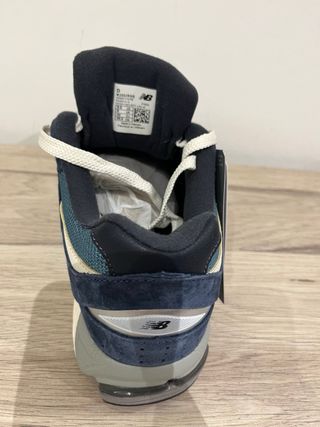 New Balance 2002R - Azul Beige - 42