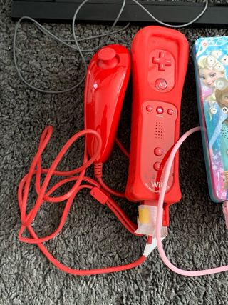Lote Nintendo Wii mini roja - 2 juegos + 2 mandos 