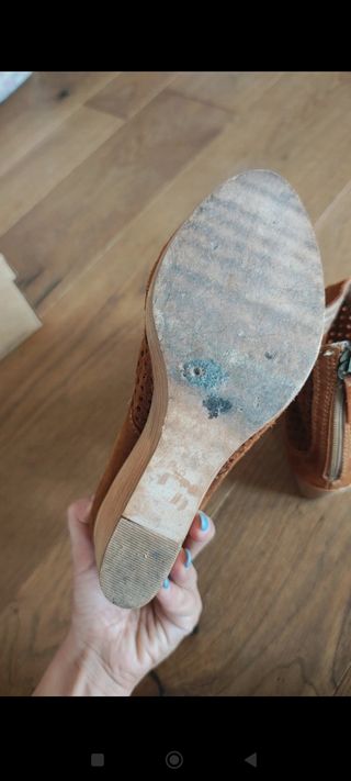 Stivaletti zeppa scamosciati marroni