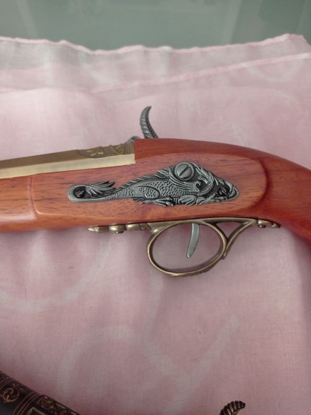 2 Pistolas antiguas decorativas