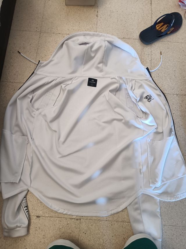 Sudadera Silksik blanca con capucha
