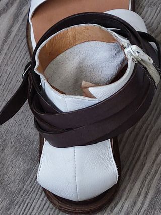 Sandalias Camilas piel blancas y marrones 40