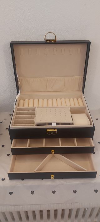 Portagioie nero con dettagli oro