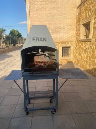 BARBACOA METÁLICA CON RUEDAS 