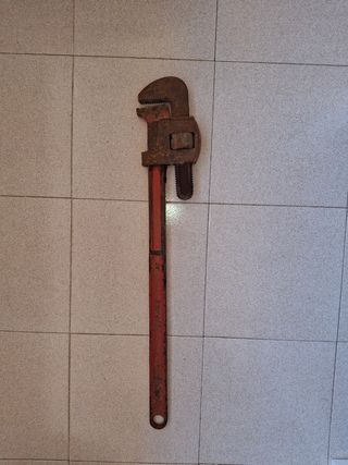 Lote 39. Llave grifa 36"